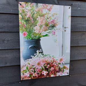 Tuinposter Brynxz vaas met roze bloemen