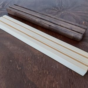 Houten houder voor twee muurcirkels