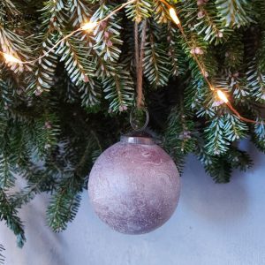 Swiet Home – Kerstbal van glas – Lara bruin Ø8cm