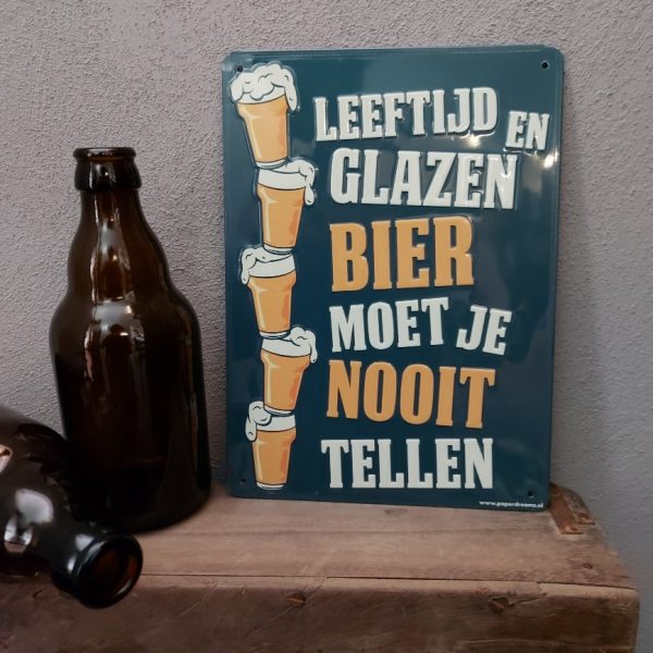 Wandbord van metaal met leuke tekst: Leeftijd en glazen bier moet je nooit tellen