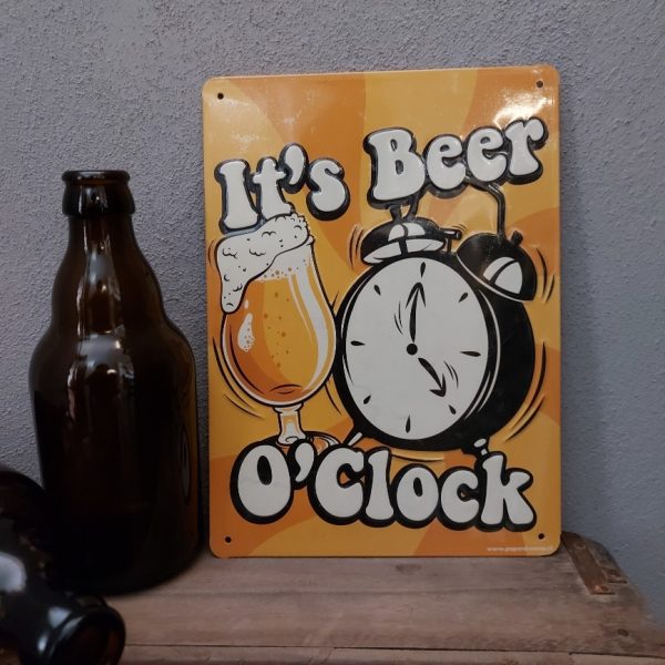 Wandbord van metaal met leuke tekst: It's beer O'clock
