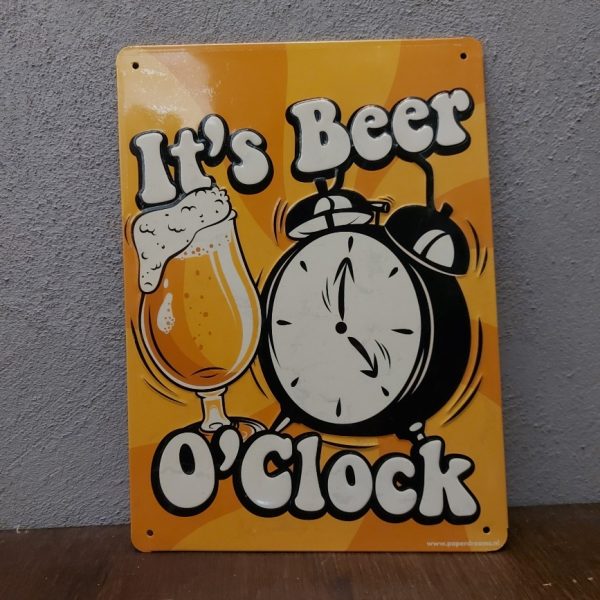Wandbord van metaal met leuke tekst: It's beer O'clock