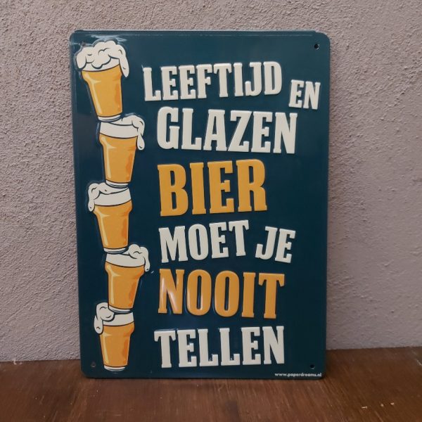 Wandbord van metaal met leuke tekst: Leeftijd en glazen bier moet je nooit tellen