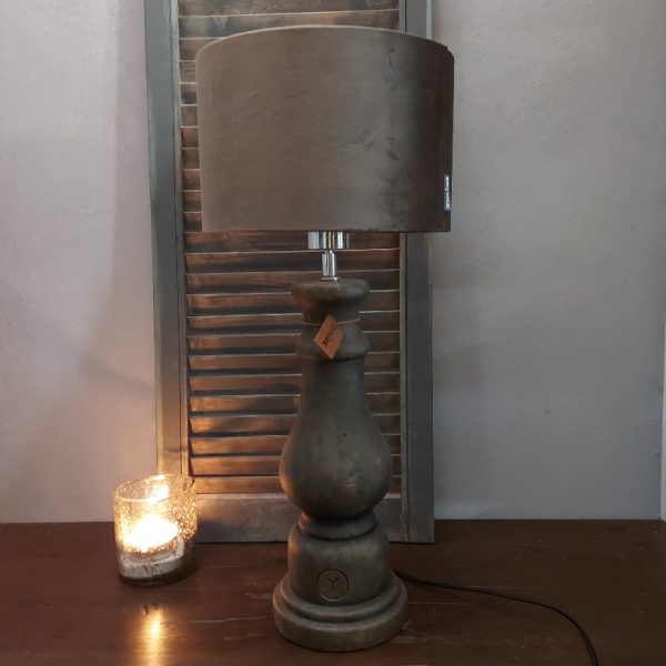 Baluster lamp voet van Brynxz uit de serie Majestic Brown met velours kap