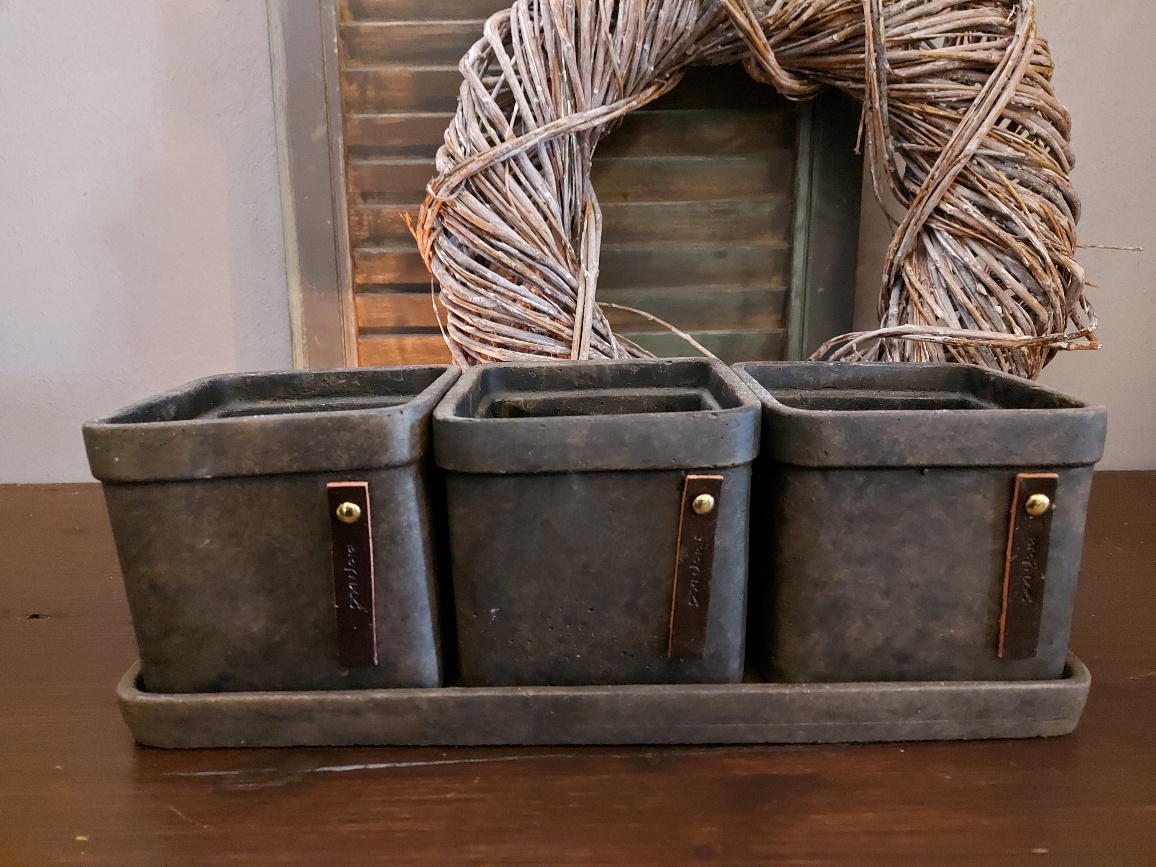 Brynxz - Set of 3 planters on Plate Majestic Brown