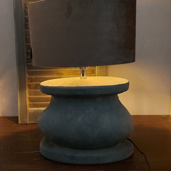 Ovale lampvoet van Brynxz uit de serie Majestic Vintage gecombineerd met een bruine velours kap