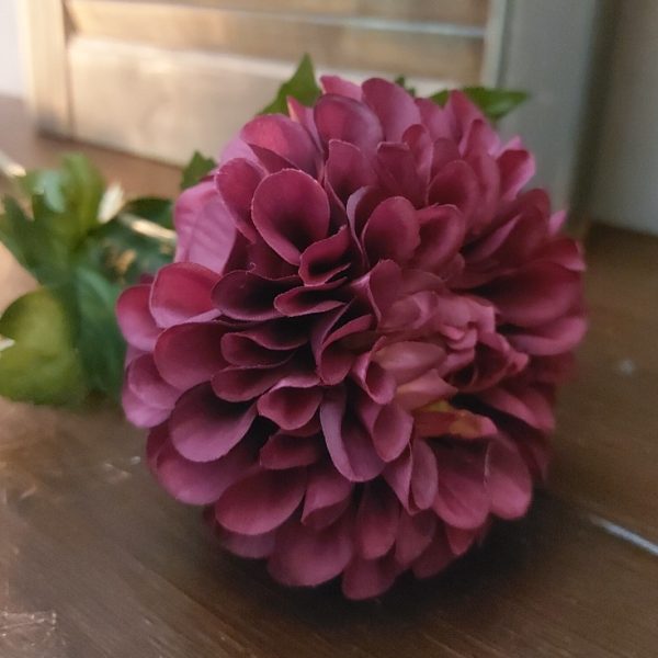 Donker paarse Dahlia zijdenbloem van het merk Countryfield.