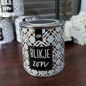 Cadeau blikje met bloemenzaad om zonnebloemen op te kweken, van het merk 100%LEUK.