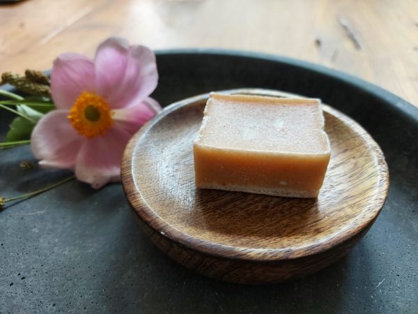 Marokkaans geurblokje met de geur Sandalwood, amberklokje.