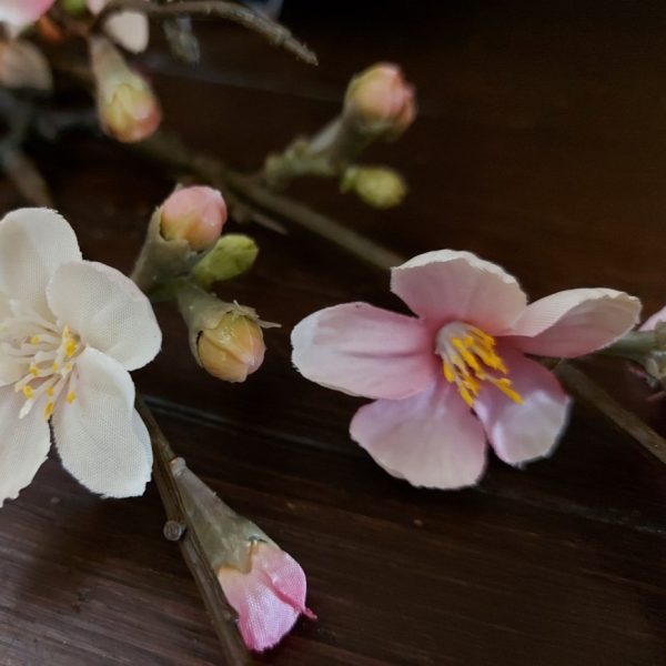 Tak met roze bloesem, zijden bloem van het merk Countryfield.