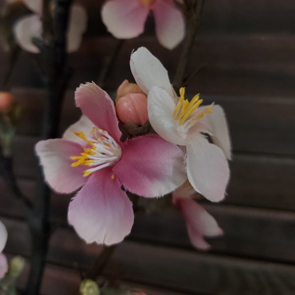 Tak met roze bloesem, zijden bloem van het merk Countryfield.