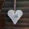 Hartvormig zeep om cadeau te geven met daaraan een kaartje met de tekst: "Je bent goud waard", van het merk 100%LEUK.