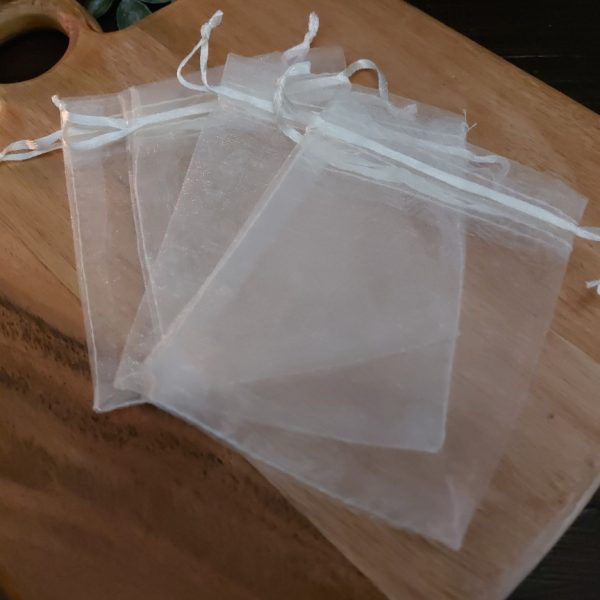 Set van 4 organza zakjes voor amberblokjes.