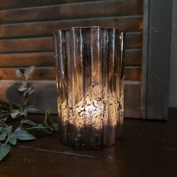 Grijsblauw sfeerlicht van golvend glas voor een theelicht van 6 cm, van het merk Mansion Atmosphere.