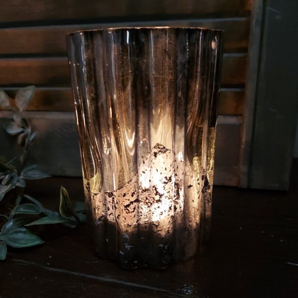 Grijsblauw sfeerlicht van golvend glas voor een theelicht van 6 cm, van het merk Mansion Atmosphere.