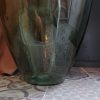 Gistfles van gerecycled glas in een groen kleur, van het merk Light and Living.