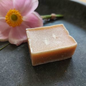 Marokkaans geurblokje met de geur Sandalwood, amberblokje.