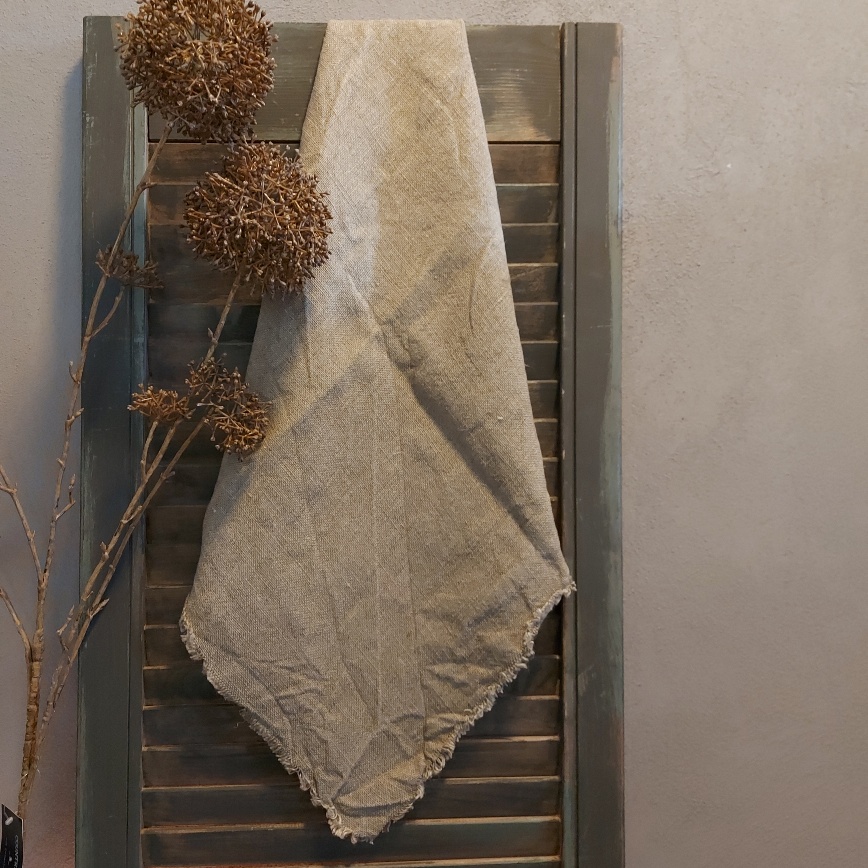Onbedrukt Shabby doek van grof naturel kleurig linnen.