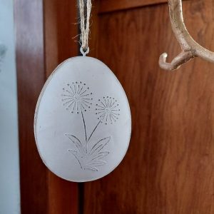 Decoratie voor in de Paastak, paasei van metaal wit, van het merk Swiet Home