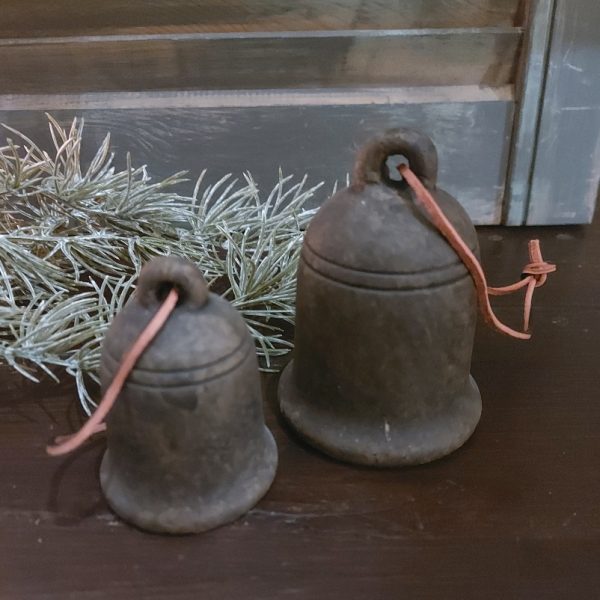 Deze set kerstbellen is gemaakt van aardewerk en uitgevoerd in een warm bruine kleur. De klokjes zijn van Brynxz en komen uit de serie Majestic Brown.