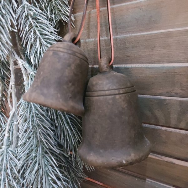 Deze set kerstbellen is gemaakt van aardewerk en uitgevoerd in een warm bruine kleur. De klokjes zijn van Brynxz en komen uit de serie Majestic Brown.