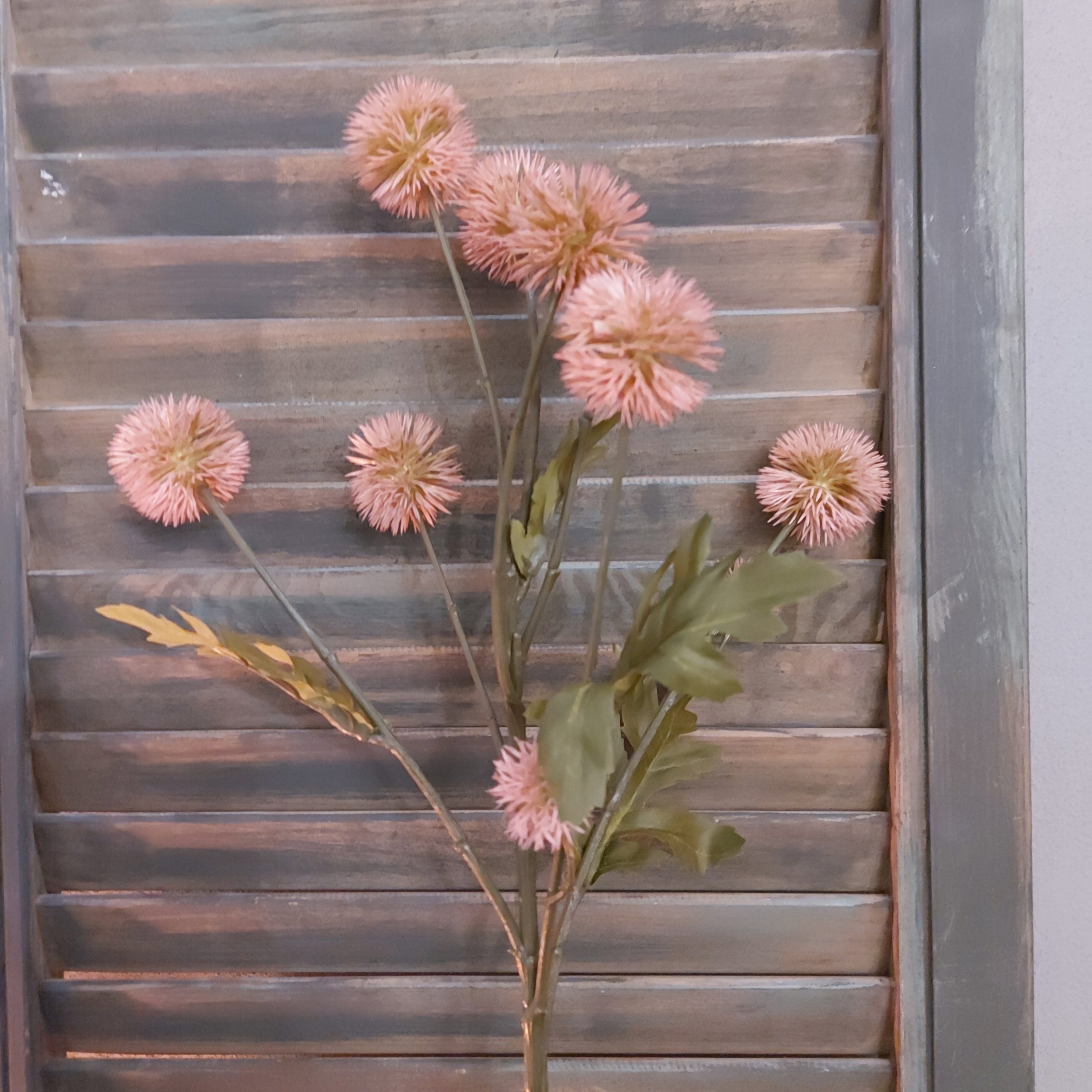 Distel kunstbloem in een zachte oud roze kleur van het merk Brynxz.