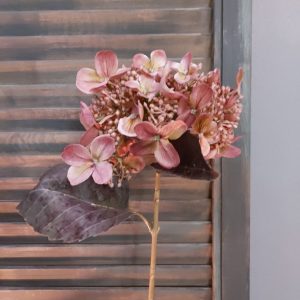 Hortensia in een oud roze kleur uitgevoerd in een kunstvariant van Brynxz.