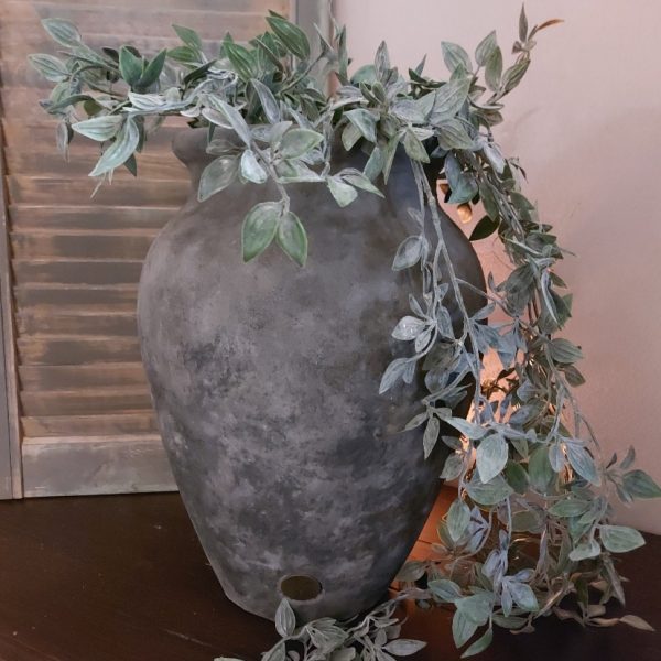 Grote bloempot van aardewerk in een donker grijze kleur, van het merk Brynxz uit de serie Stone Black.