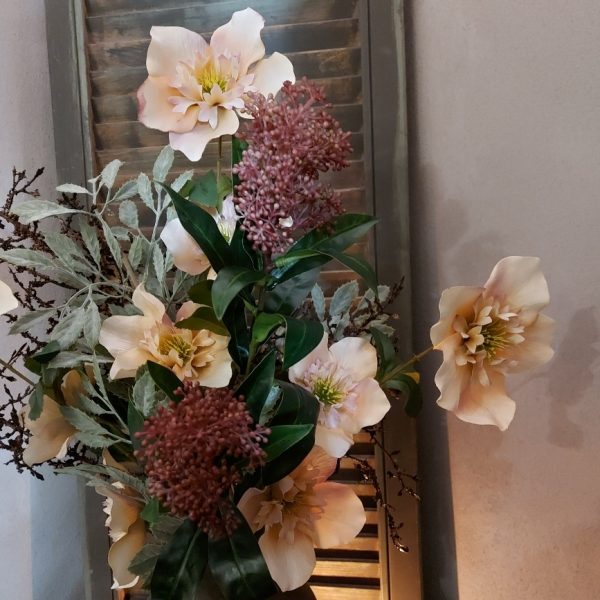 Compleet boeket kunstbloemen met een extra voordelige prijs. Exclusief verkrijgbaar bij Creatieve Decoraties Voor Jou.