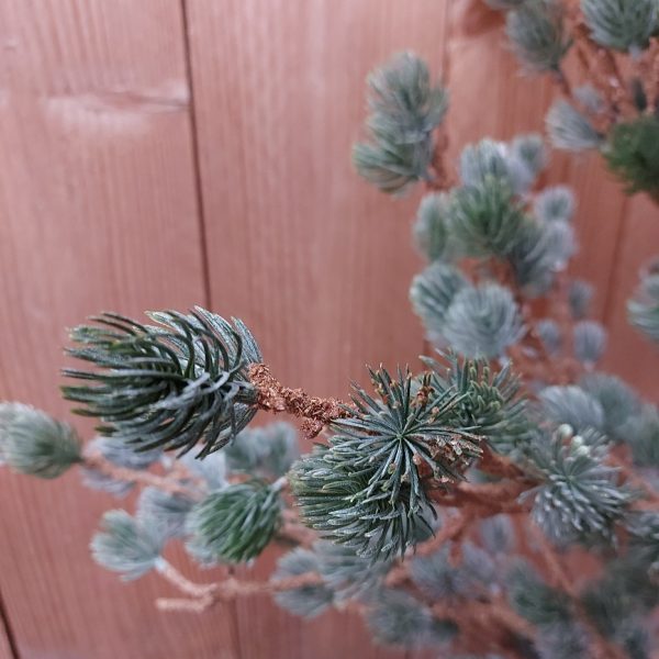 Lariks kunstboom van 120 cm hoog. De lariks kerstboom is van het merk Brynxz