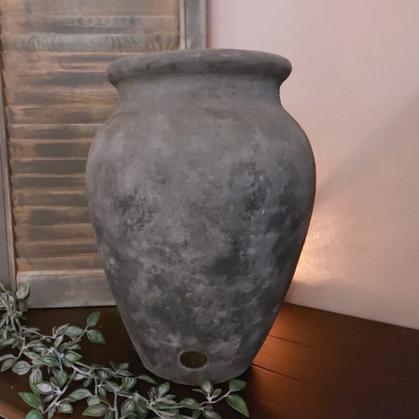 Grote bloempot van aardewerk in een donker grijze kleur, van het merk Brynxz uit de serie Stone Black.