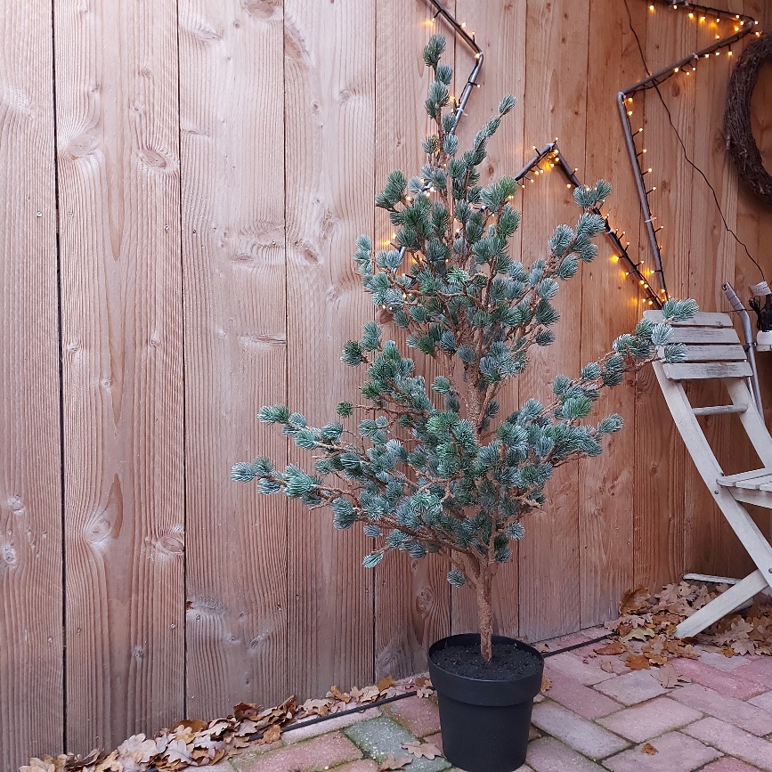 Lariks kunstboom van 120 cm hoog. De lariks kerstboom is van het merk Brynxz