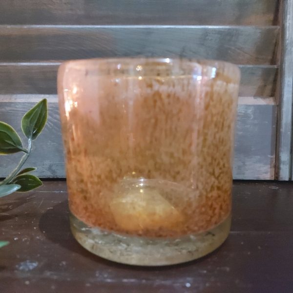 Sfeerlicht van glas in een amber kleur, van het merk Brynxz