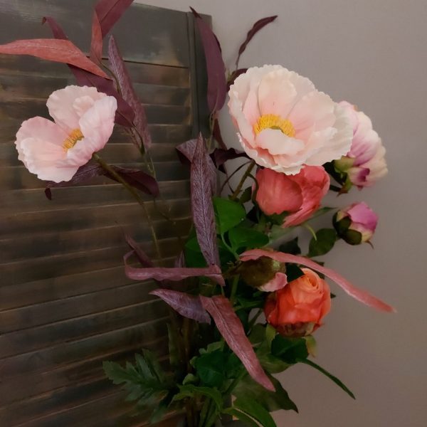 Boeket met zijden bloemen speciaal voor Valentijnsdag.