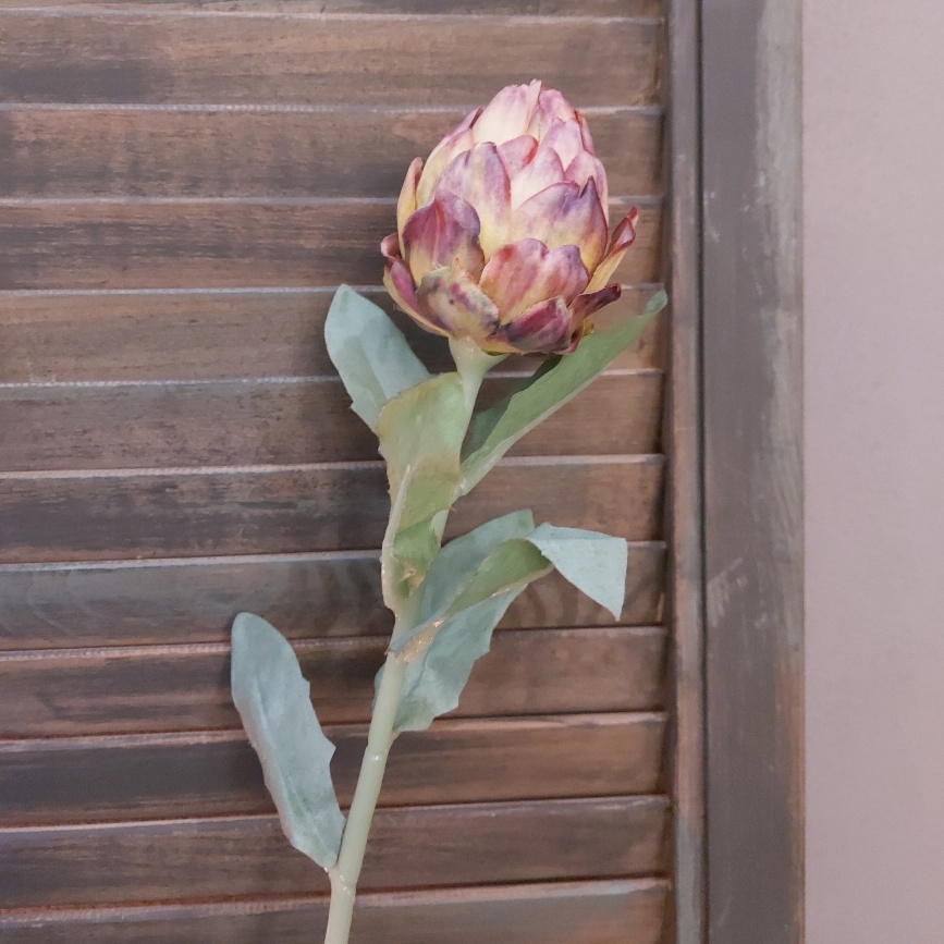 Roze artisjok zijdenbloem van het merk Countryfield.