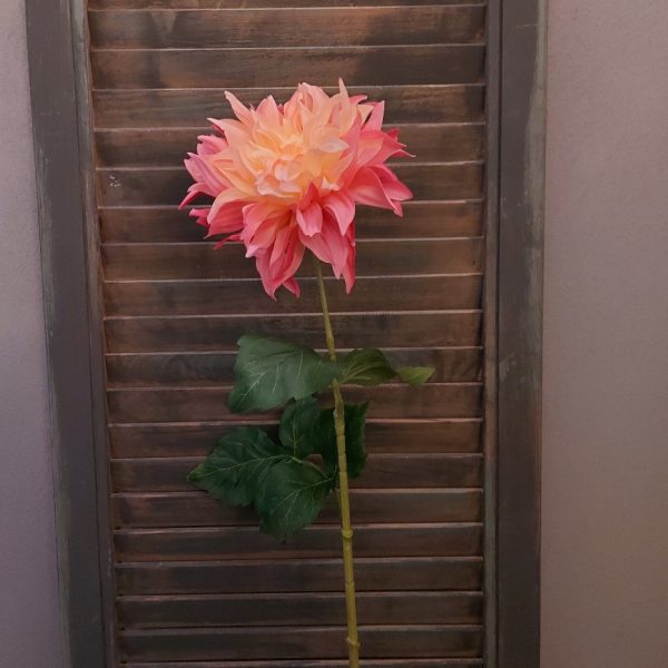 Dahlia zijden bloem in een frisse roze kleur, van het merk Brynxz.