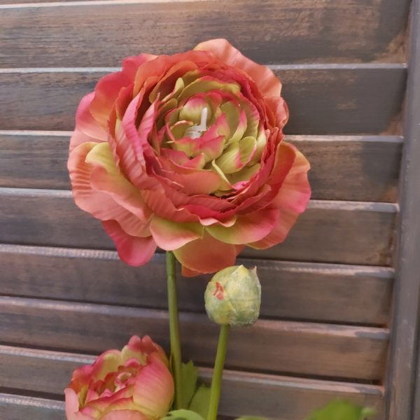 Ranonkel kunstbloem in een oud roze kleur met drie bloemen, van het merk Brynxz.
