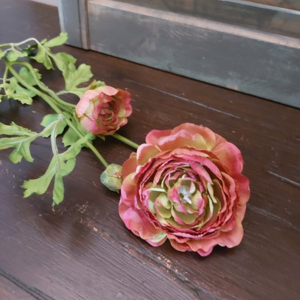 Ranonkel kunstbloem in een oud roze kleur met drie bloemen, van het merk Brynxz.