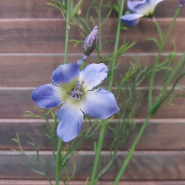 Ridderspoor kunstbloem in een blauwe kleur, van het merk Brynxz.