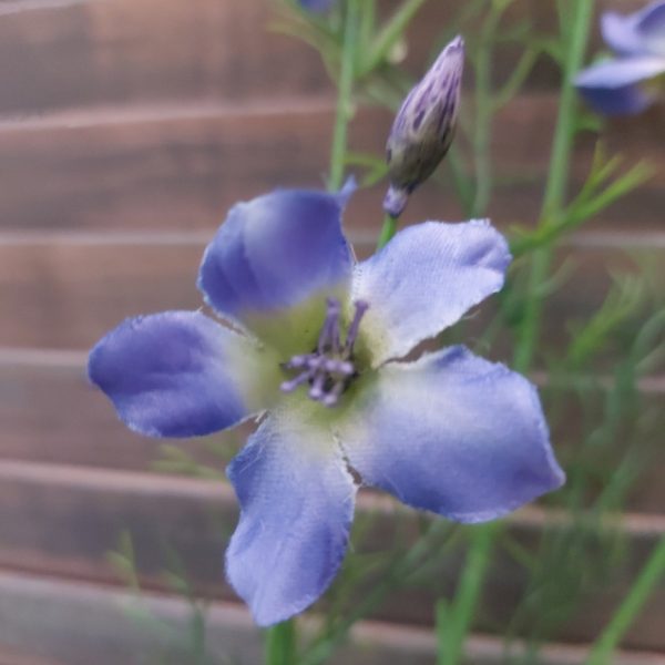 Ridderspoor kunstbloem in een blauwe kleur, van het merk Brynxz.