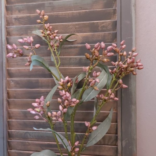 Eucalyptus kunstbloem met kleine paarse vruchtjes, van het merk Brynxz.