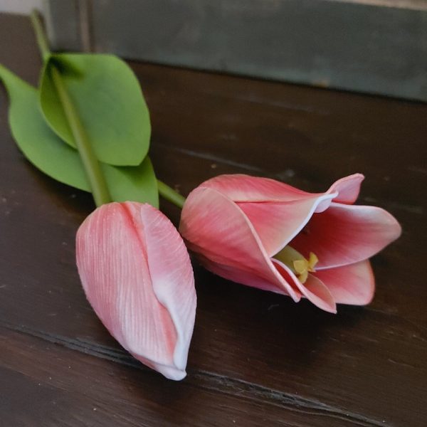 Set van twee roze kunsttulpen van het merk Brynxz.