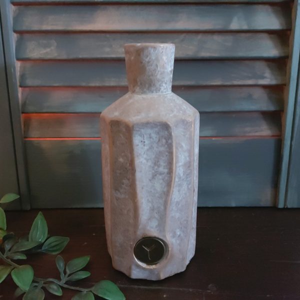 Fles met reliëf van aardewerk, van het merk Brynxz uit de serie Jewel.