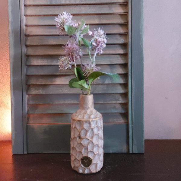 Fles met reliëf van aardewerk, van het merk Brynxz uit de serie Jewel.