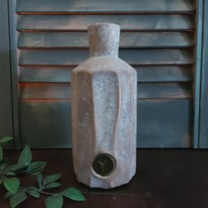 Fles met reliëf van aardewerk, van het merk Brynxz uit de serie Jewel.