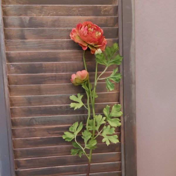 Ranonkel kunstbloem in een oud roze kleur met drie bloemen, van het merk Brynxz.