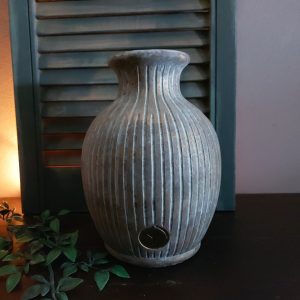 Bloemvaas van aardewerk in zachte kleurtinten, van het merk Brynxz uit de serie Jewel.