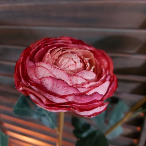 Pioenroos zijdenbloem met drie bloemen in een donker roze kleur, van het merk Brynxz.