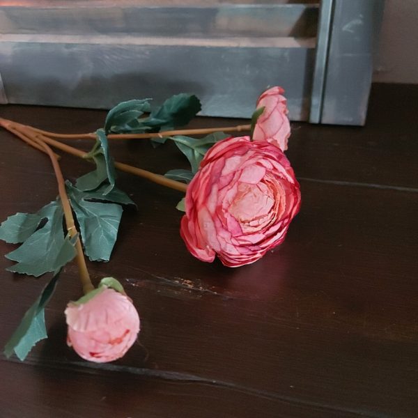Pioenroos zijdenbloem met drie bloemen in een donker roze kleur, van het merk Brynxz.