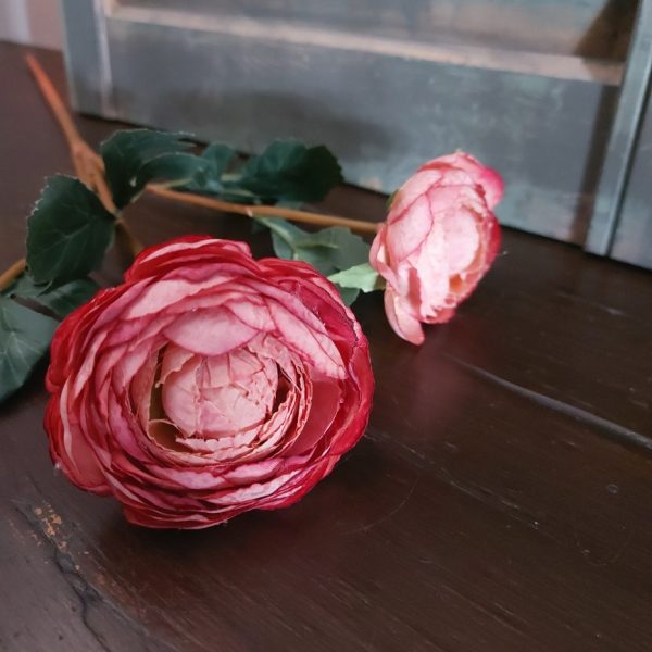 Pioenroos zijdenbloem met drie bloemen in een donker roze kleur, van het merk Brynxz.